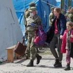 guerre-en-ukraine-les-civils-tentent-d-evacuer-la-ville-de-marioupol