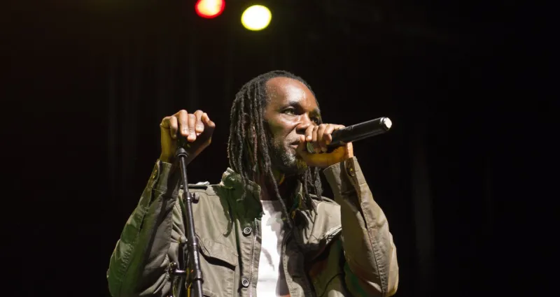 kajeem-nash-et-spyrow-chantent-bob-marley