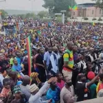 mali-des-centaines-de-personnes-manifestent-leur-soutien-a-l-armee-et-la-junte