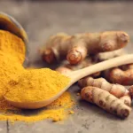 astuces-une-femme-mange-du-curcuma-tous-les-jours-voici-les-resultats-qui-vont-vous-etonner