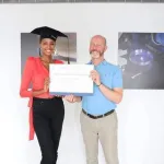 people-aissata-dia-s-offre-un-diplome-de-diamantaire