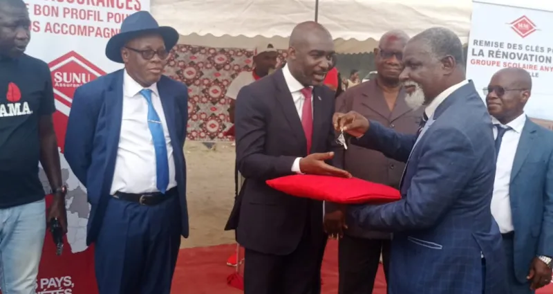 cote-d-ivoire-action-sociale-anyama-un-grand-groupe-d-assurance-renove-un-groupe-scolaire