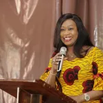 lycee-sainte-marie-de-cocody-mme-karitia-de-medeiros-a-ces-cadettes-croyez-en-vous