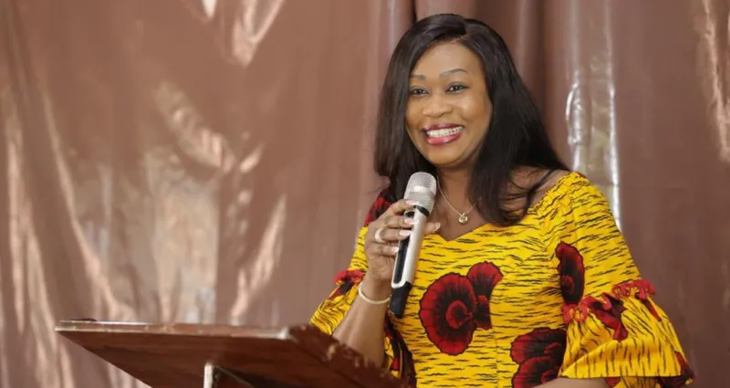 lycee-sainte-marie-de-cocody-mme-karitia-de-medeiros-a-ces-cadettes-croyez-en-vous