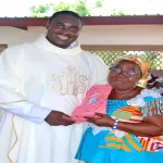 port-bouet-pere-donald-canisius-kakou-celebre-les-meres-d-amamou