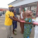 koumassi-arnaud-pouhin-cadeaute-les-mamans-de-sicogi