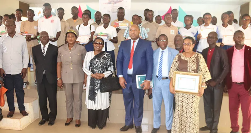 promotion-de-l-excellence-les-meilleures-jeunes-filles-en-mathematique-primees-a-san-pedro