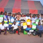 celebration-de-la-fete-des-meres-rebecca-yao-cadeaute-les-femmes-du-village-d-agbakro-diabo