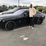 people-boly-affiche-son-bolide-d-une-valeur-de-200-millions-cfa