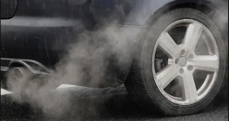 automobile-le-parlement-europeen-vote-l-arret-des-ventes-de-voitures-thermiques-neuves-en-2035