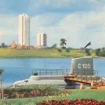 retro-c105-le-sous-marin-transforme-en-boite-de-nuit-qui-flottait-sur-la-lagune-ebrie