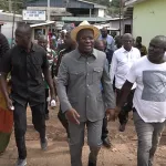 agboville-pluie-diluvienne-les-sinistres-du-grand-marche-recoivent-la-compassion-des-autorites-locale