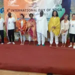 cote-d-ivoire-500-pratiquants-et-sympathisants-celebrent-la-8e-edition-de-la-journee-internationale-du-yoga