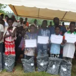 education-50-eleves-et-des-enseignants-primes-a-la-journee-de-l-excellence-dans-le-village-de-dahiri-lakota