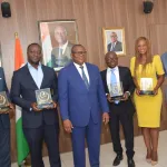 cote-d-ivoire-le-journaliste-felix-d-bony-recoit-un-prix-d-excellence-et-rend-hommage-au-fondateur-de-linfodrome