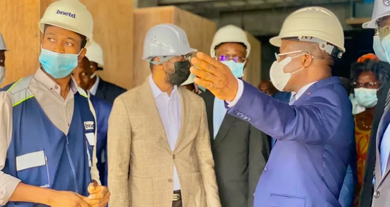 chu-de-cocody-pierre-dimba-visite-les-chantiers-de-rehabilitation-et-construction-de-nouveau-batiment