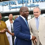 bingerville-le-ministre-pierre-dimba-et-le-prince-dominique-visitent-l-hopital-mere-enfant