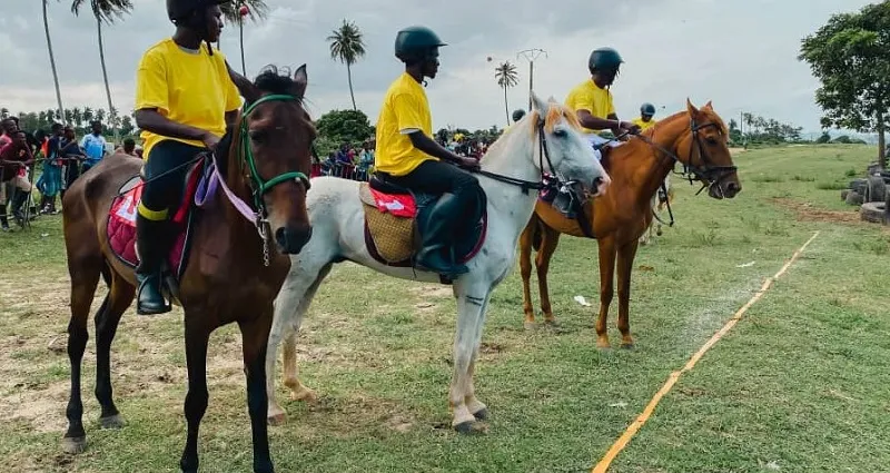 equitation-les-cavaliers-rendent-hommage-a-ousmane-lonfo-a-travers-le-laissement-faha-faha