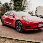 automobile-des-milliers-de-tesla-touchees-par-un-probleme-de-securite-en-cas-d-accident-des-voix-se-levent