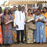 adiake-fete-des-meres-et-des-peres-plusieurs-parents-de-la-paroisse-saint-louis-recoivent-des-presents