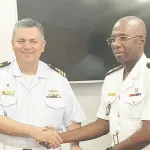 lutte-contre-la-piraterie-maritime-un-navire-militaire-bresilien-en-escale-au-port-d-abidjan