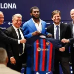 football-arrive-a-barcelone-franck-kessie-presente-officiellement
