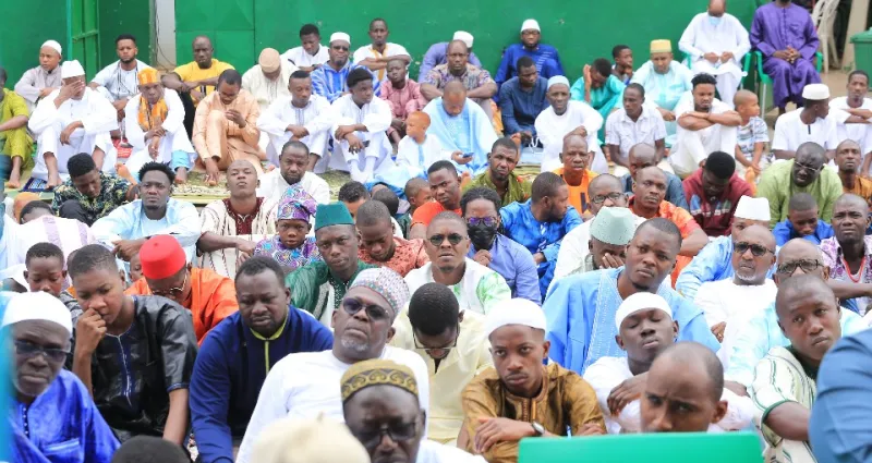 religion-les-fideles-musulmans-celebrent-la-fete-de-l-aid-el-kebir