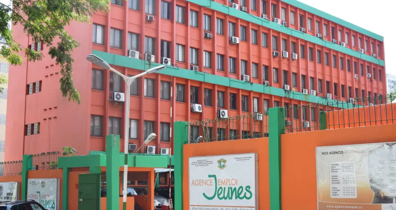 affaire-700-millions-le-communique-de-l-agence-emploi-jeunes