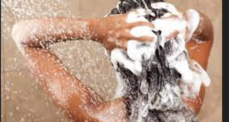 a-quelle-frequence-faut-il-se-laver-les-cheveux-la-plupart-des-gens-font-cette-erreur