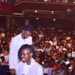 concert-le-chanteur-de-gospel-ks-bloom-met-a-ses-pieds-le-casino-de-paris