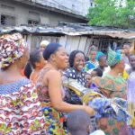 dimanche-de-la-solidarite-myss-belmonde-dogo-soulage-des-familles-vulnerables-a-yopougon-et-a-abobo