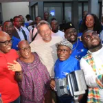 en-fin-de-mission-l-ambassadeur-de-l-ue-jobst-von-kirchmann-recoit-un-bel-hommage-des-artistes-ivoiriens