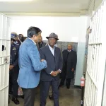 en-visite-a-la-prison-de-robben-island-l-hommage-du-president-ouattara-a-nelson-mandela