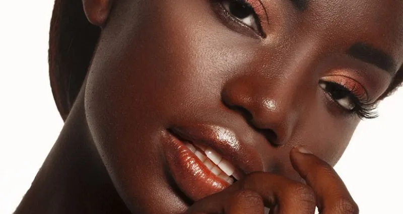 astuce-beaute-donner-de-l-eclat-a-sa-peau-noire-avec-des-astuces-simples