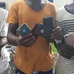adjame-un-journaliste-se-fait-voler-ses-2-telephones-portables-et-les-rachete-a-27-000-francs-chez-ses-voleurs