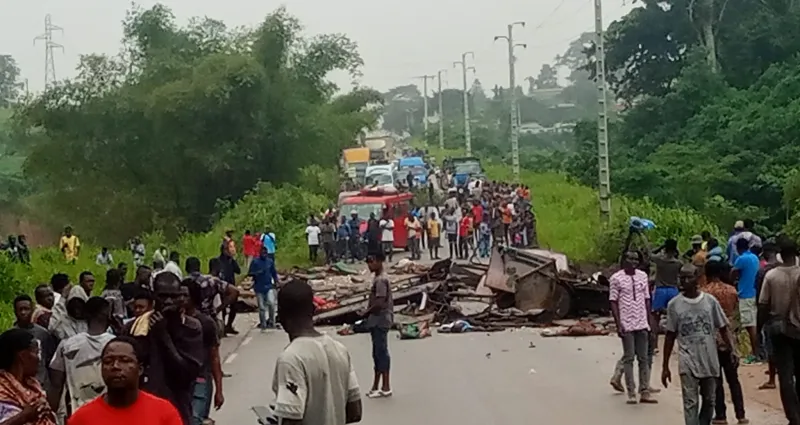 21-morts-dans-le-grave-accident-sur-l-axe-alepe-abidjan-une-artiste-echappe-a-la-mort-et-raconte
