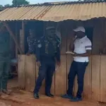 lutte-contre-le-racket-ange-kessi-surprend-des-agents-avec-des-billets-de-banque-vert-et-rouge