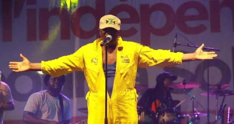 concerto-de-l-independance-alpha-blondy-offre-un-concert-electrique-a-tous-les-festivaliers-a-yamoussoukro