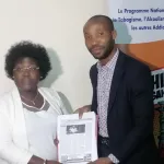 plume-anti-tabac-2022-les-organisateurs-receptionnent-les-productions-des-journalistes