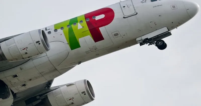 guinee-conakry-un-avion-de-tap-air-portugal-tue-un-motard-lors-de-son-atterrissage