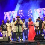 40-ans-de-carriere-emu-luckson-padaud-fond-en-larmes-lors-de-son-concert-du-palais-de-la-culture