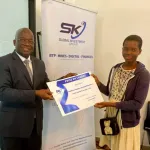 culture-d-excellence-une-structure-decide-d-accompagner-emmanuela-la-super-laureate-du-bepc-sur-3-ans