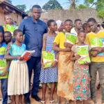 rentree-scolaire-2022-2023-anani-kouassi-ceverain-offre-des-kits-scolaires-dans-la-sous-prefecture-de-tankesse