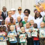 rentree-des-classes-2022-2023-emma-lohoues-fait-don-de-plusieurs-kits-scolaires-aux-enfants-albinos