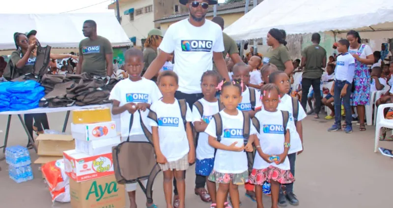 rentre-scolaire-l-ong-le-cri-de-la-veuve-et-de-l-orphelin-offre-des-kits-a-des-enfants-demunis-d-attecoube