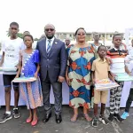 rentree-scolaire-le-maire-sylvestre-emmou-soulage-les-familles-demunies-de-sa-commune