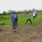 koumassi-cisse-bacongo-offre-un-site-de-recasement-de-4-5-ha-aux-deguerpis-des-quartiers-houphouet-boigny-1-et-2