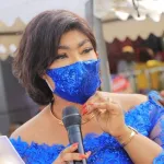 laureate-du-padev-2022-danielle-cisse-bacongo-dedie-son-prix-a-dominique-ouattara