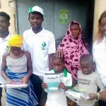 remise-de-kits-scolaires-a-yopougon-une-ong-soulage-des-familles-demunies-des-quartiers-gbamanan-et-mossikro