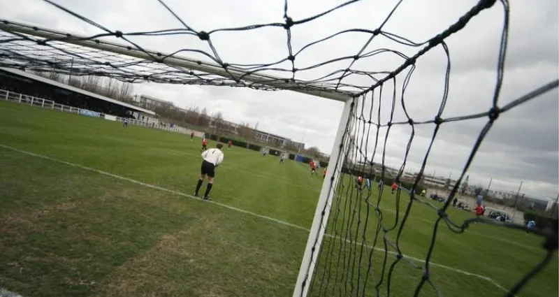 football-l-equipe-de-france-u18-prend-quatre-cartons-rouges-le-match-contre-la-pologne-arrete